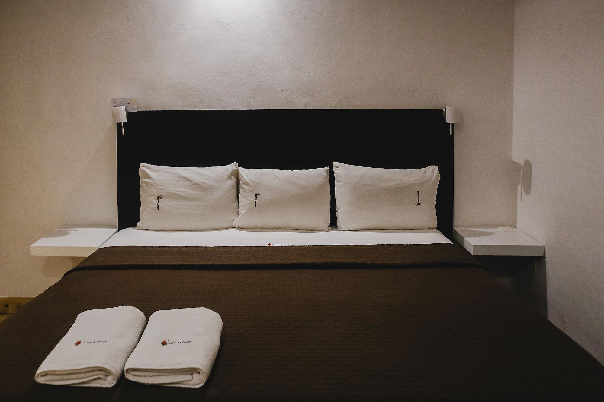 Hotel Santiago Merida Bagian luar foto